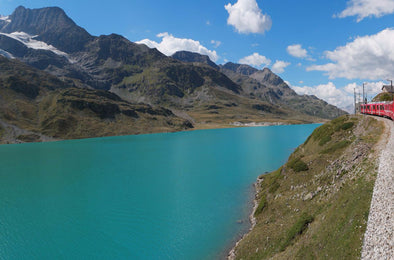 BERNINA Stickexpress Zug vor Lago Bianco