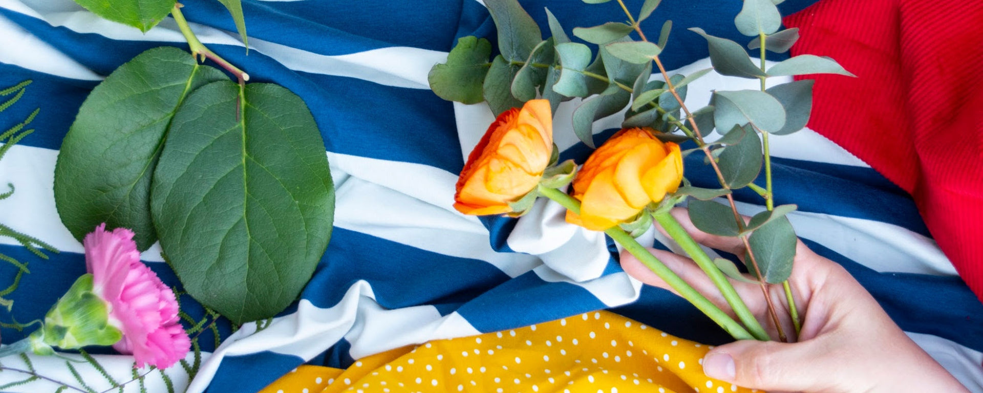 Biostoffe mit Sommerblumen