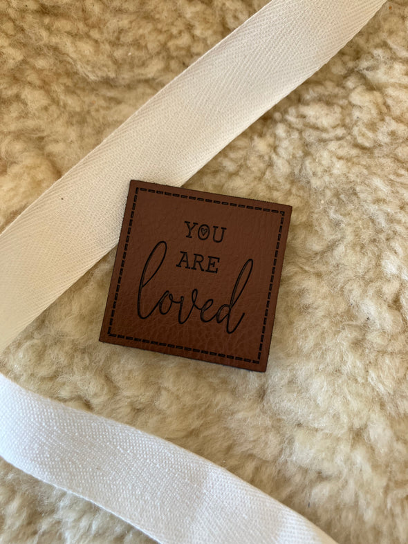 Kunstlederlabel "You are loved"