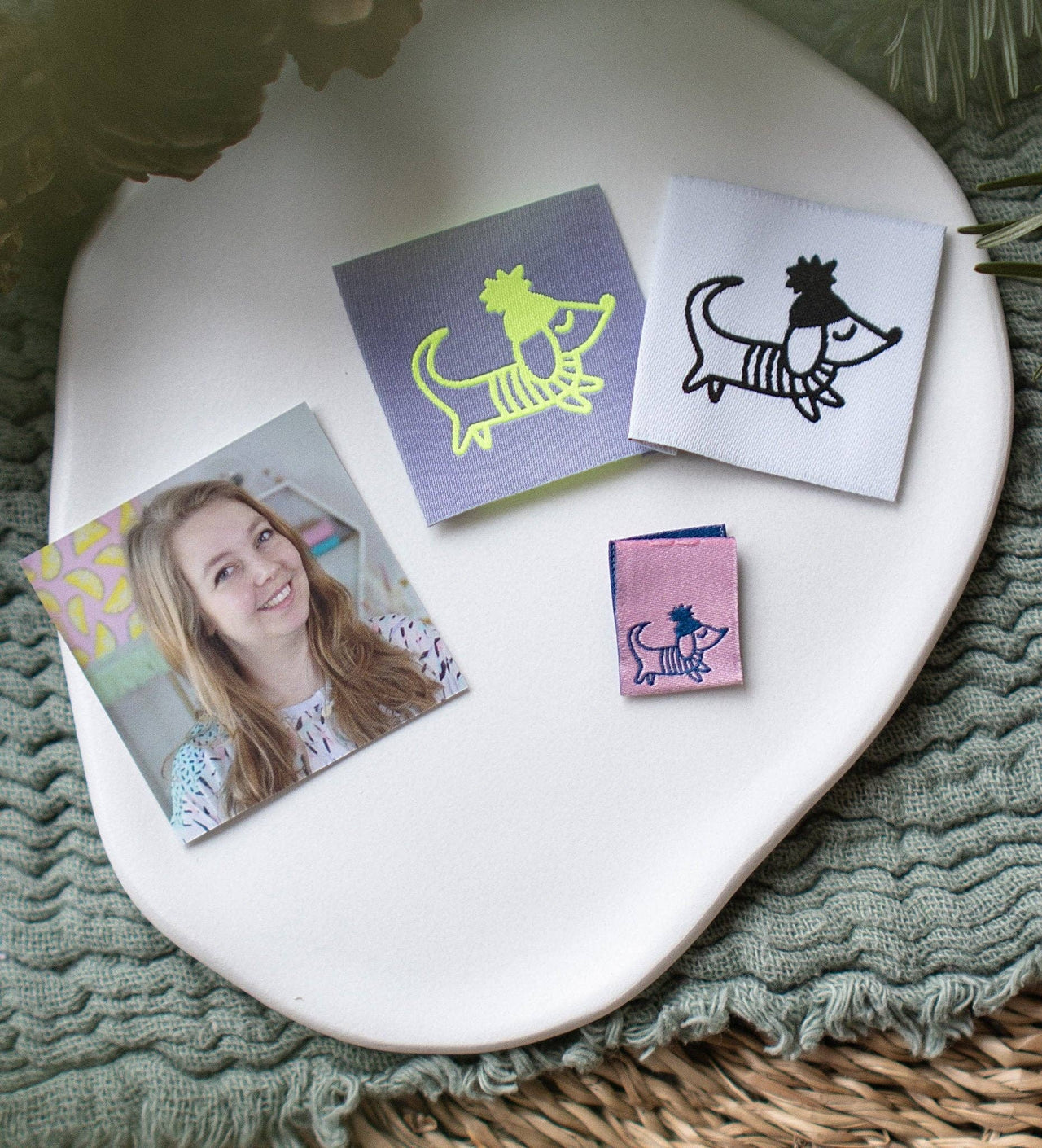 Weblabel - Dackel *lila/neongelb*